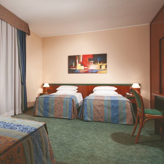 Camera tripla Hotel Raffaello Milano Camera tripla Hotel Raffaello Milano