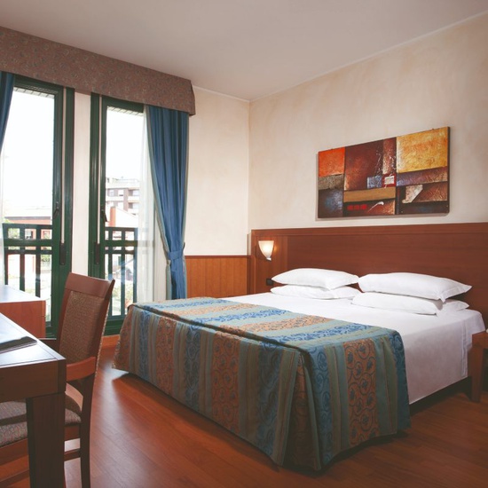 Uso diurno Camera Superiore Hotel Raffaello Uso diurno Camera Superiore Hotel Raffaello