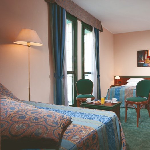 Camera tripla Hotel Raffaello Milano Camera tripla Hotel Raffaello Milano