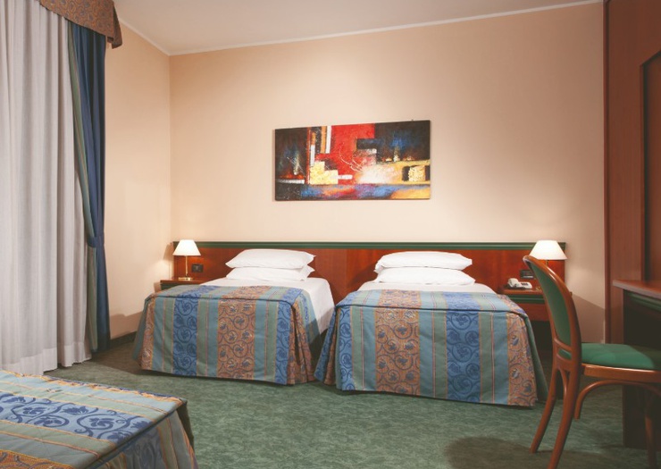 Camera tripla Hotel Raffaello Milano Camera tripla Hotel Raffaello Milano