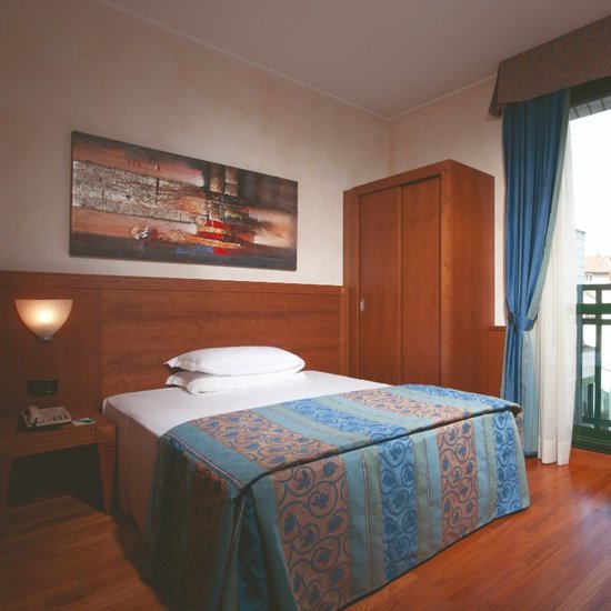 Camera singola Hotel Raffaello Milano Camera singola Hotel Raffaello Milano