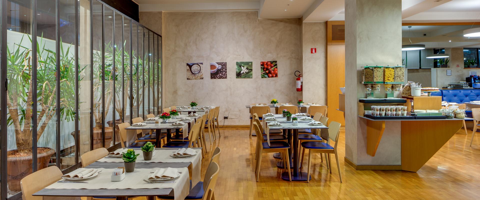 Siamo sempre a tua disposizione Hotel Raffaello Milano Siamo sempre a tua disposizione Hotel Raffaello Milano