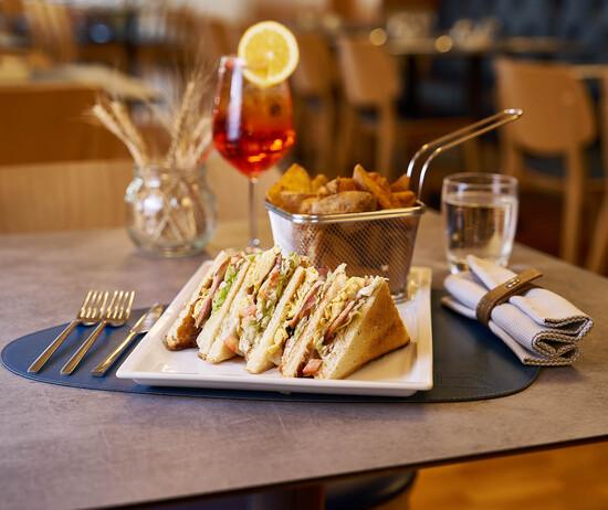 LOUNGE BAR Hotel Raffaello Milano LOUNGE BAR Hotel Raffaello Milano