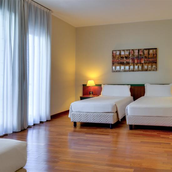 Camera tripla Hotel Raffaello Milano Camera tripla Hotel Raffaello Milano