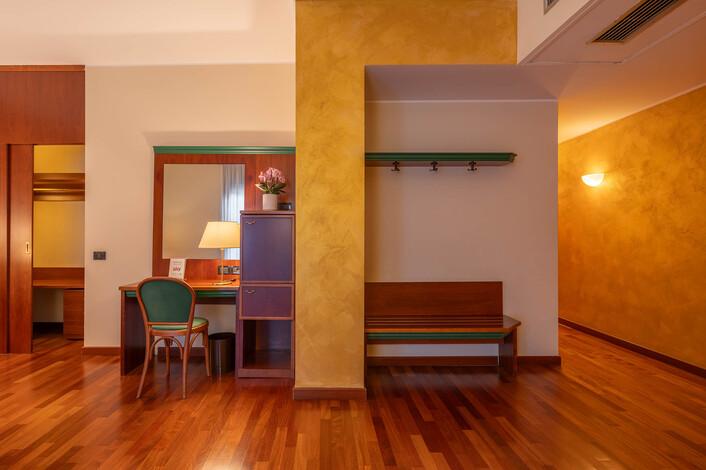 Camera tripla Hotel Raffaello Milano Camera tripla Hotel Raffaello Milano