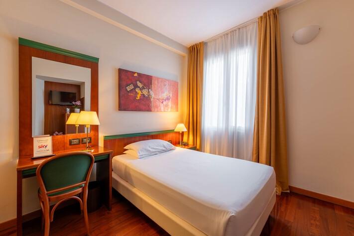 Camera singola Hotel Raffaello Milano Camera singola Hotel Raffaello Milano